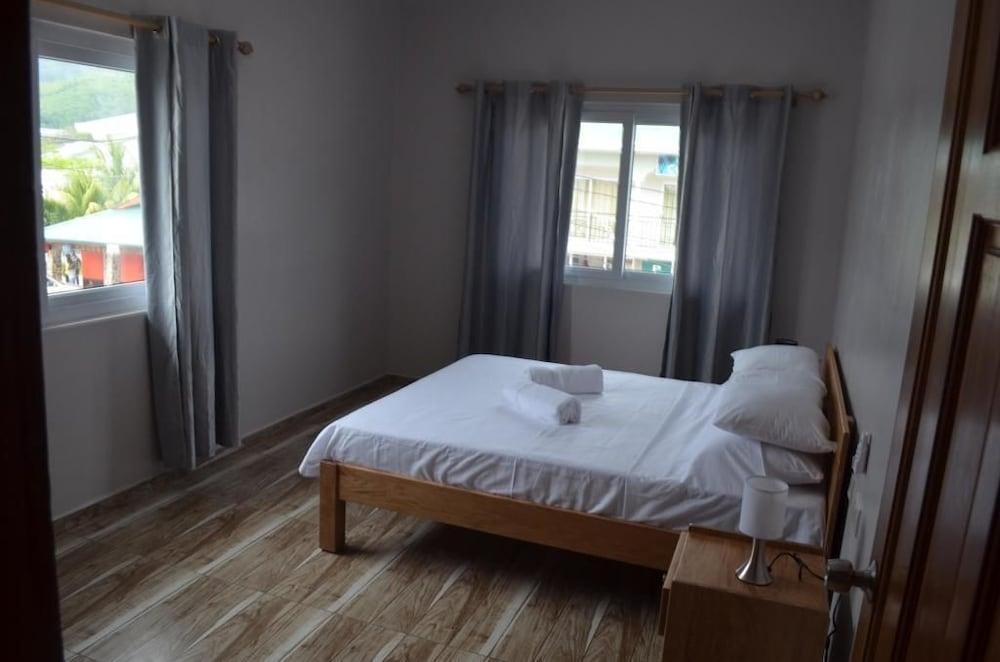 Shanaz Beachside Retreat Apartamento Anse Royale